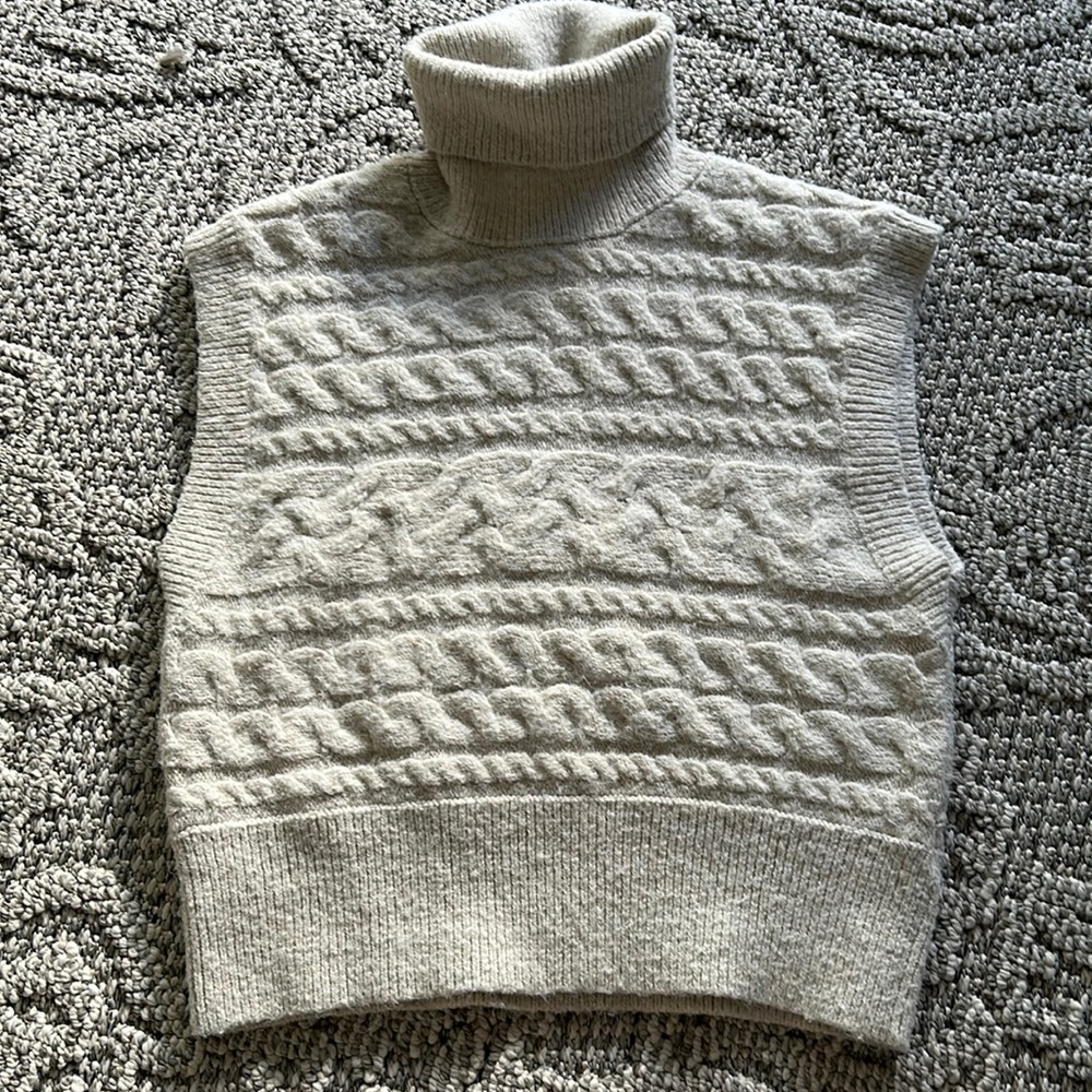 Old Navy Ivory Cable Knit Turtle Neck Sweater